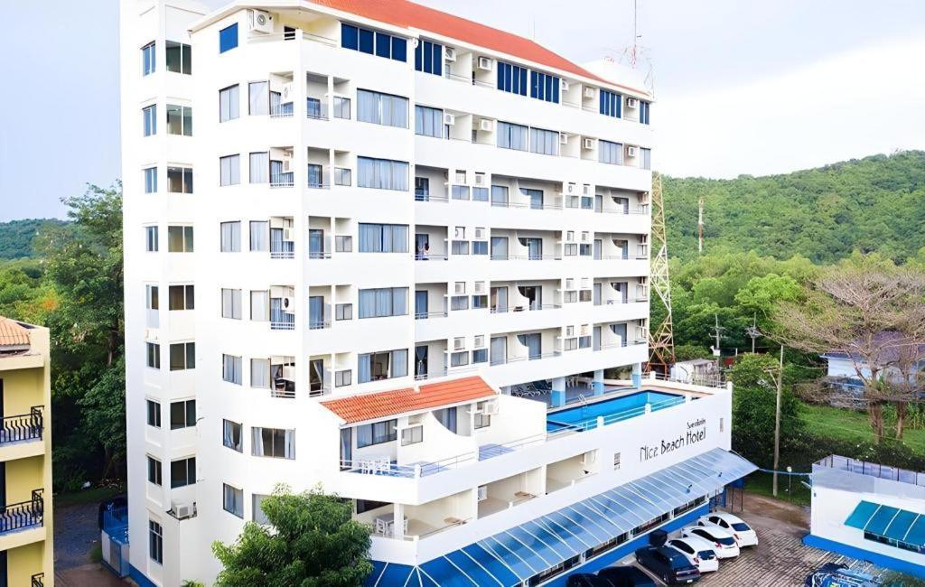 Nice Beach Hotel Rayong Bagian luar foto