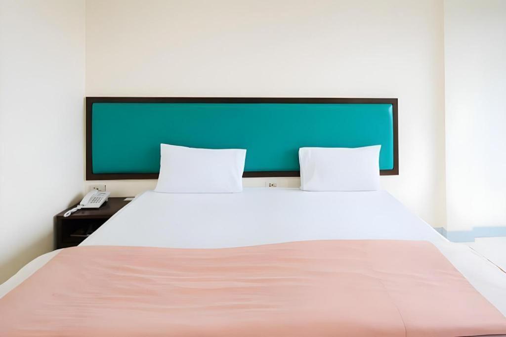 Nice Beach Hotel Rayong Bagian luar foto