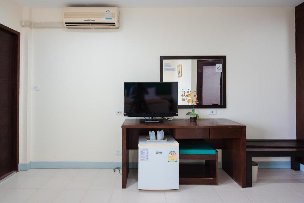 Nice Beach Hotel Rayong Bagian luar foto