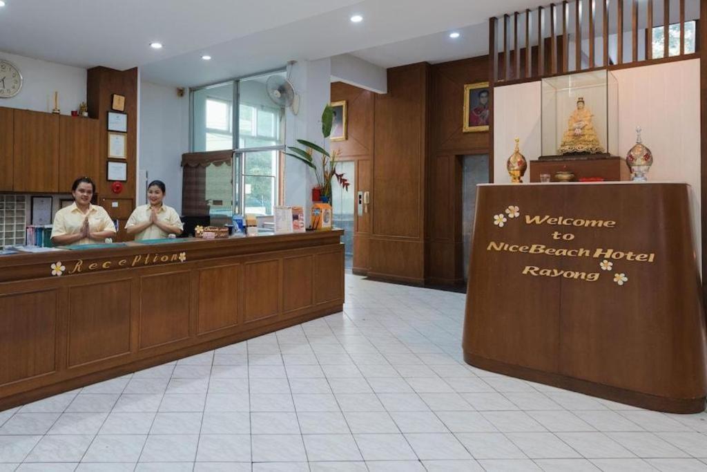 Nice Beach Hotel Rayong Bagian luar foto