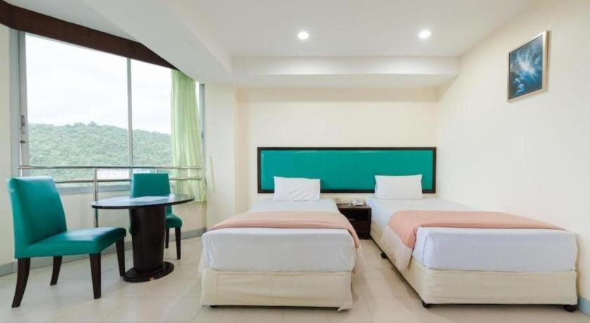 Nice Beach Hotel Rayong Bagian luar foto