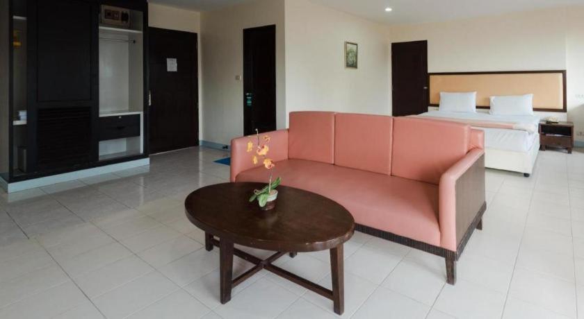 Nice Beach Hotel Rayong Bagian luar foto
