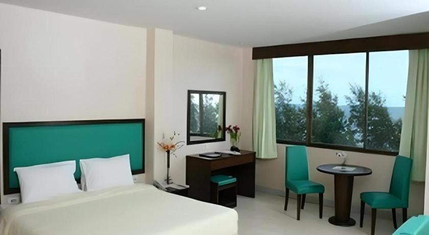 Nice Beach Hotel Rayong Bagian luar foto