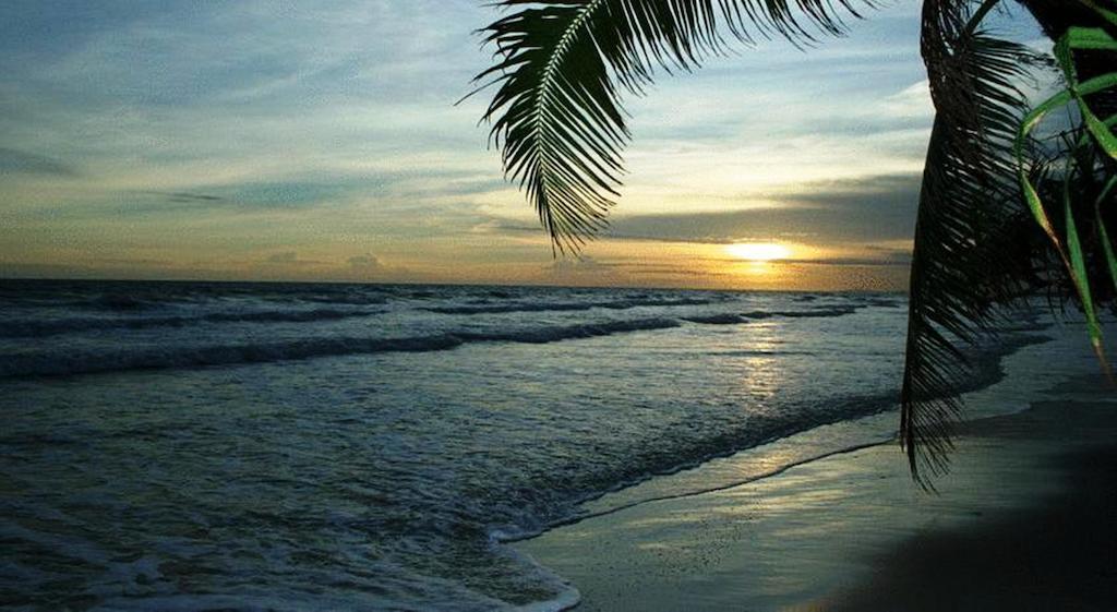 Nice Beach Hotel Rayong Bagian luar foto