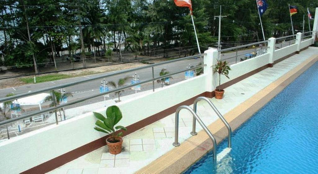 Nice Beach Hotel Rayong Bagian luar foto