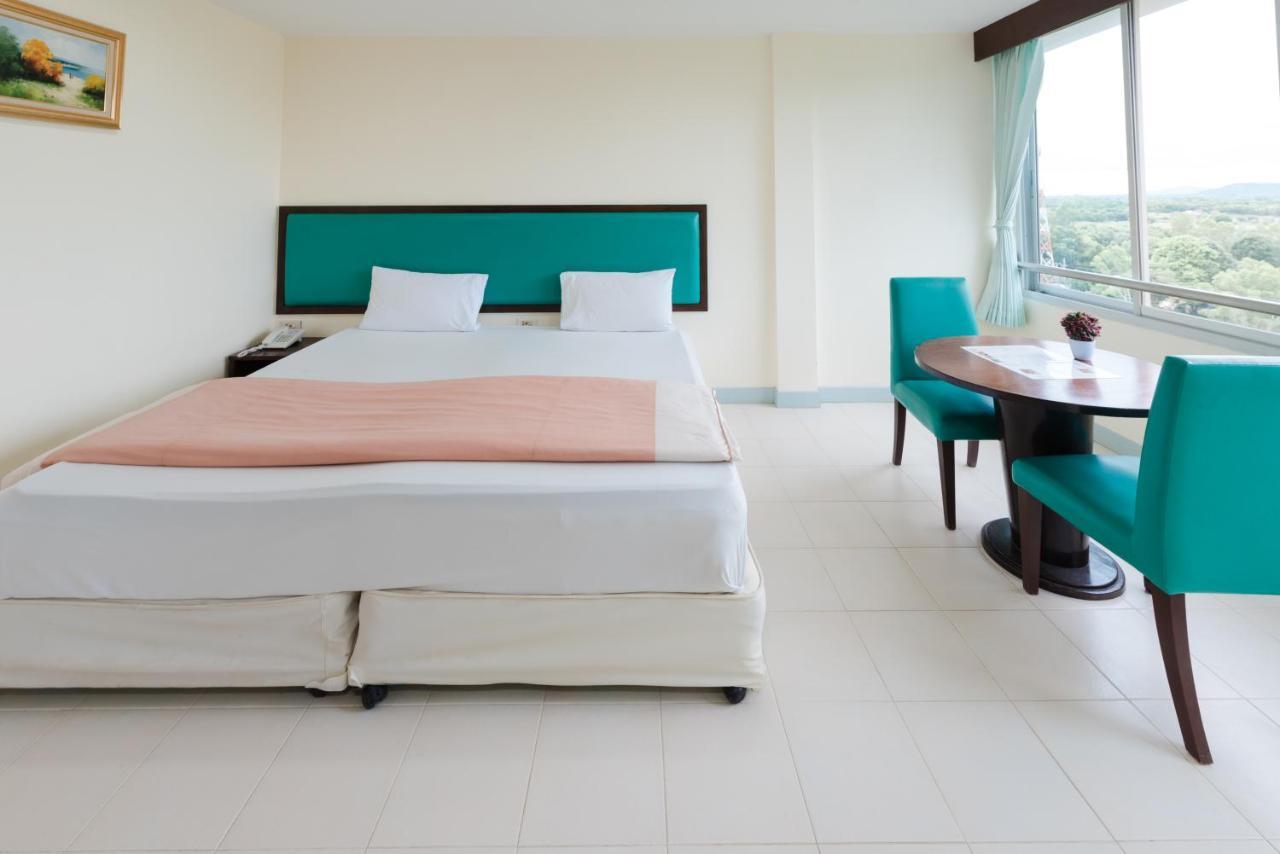Nice Beach Hotel Rayong Bagian luar foto