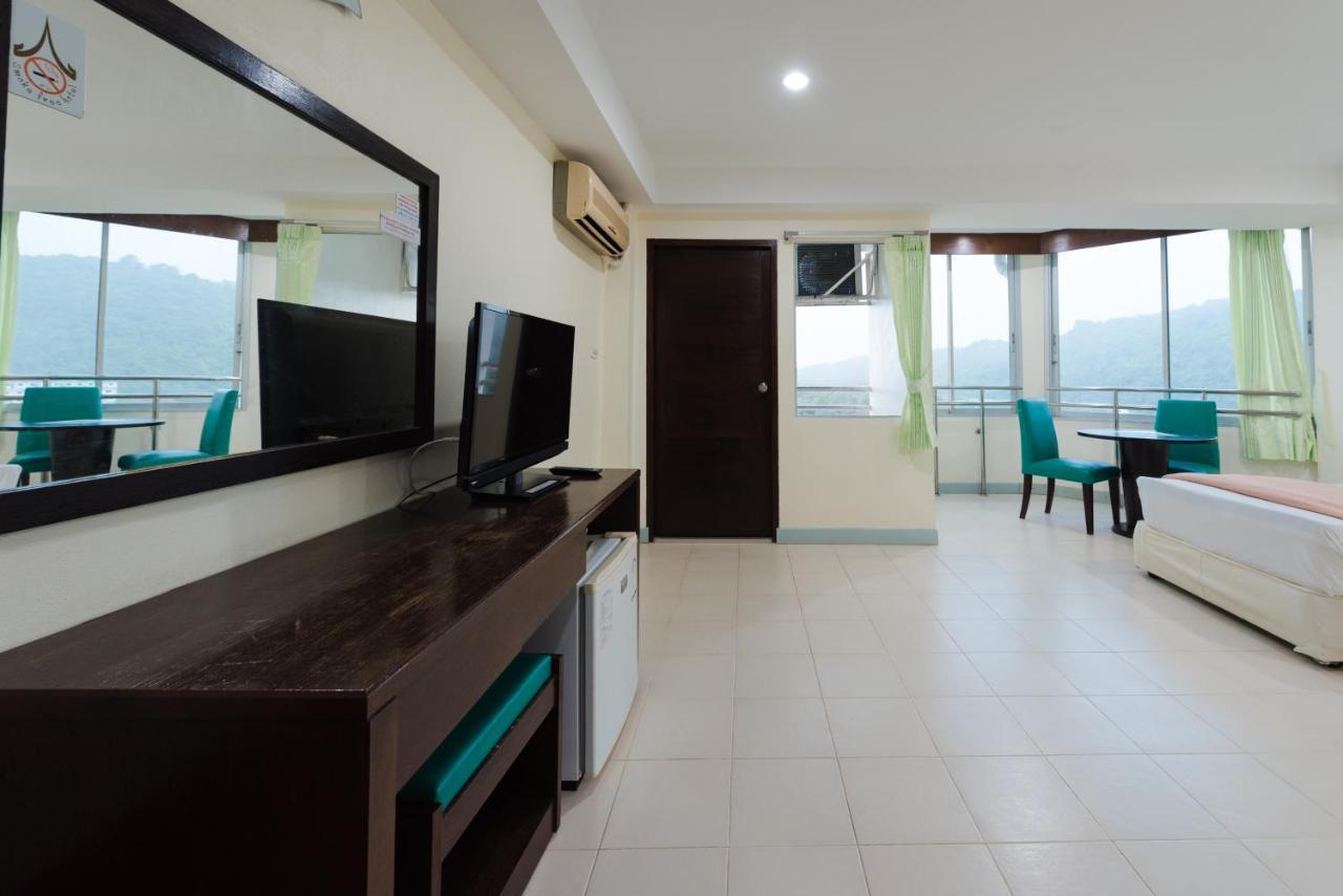 Nice Beach Hotel Rayong Bagian luar foto